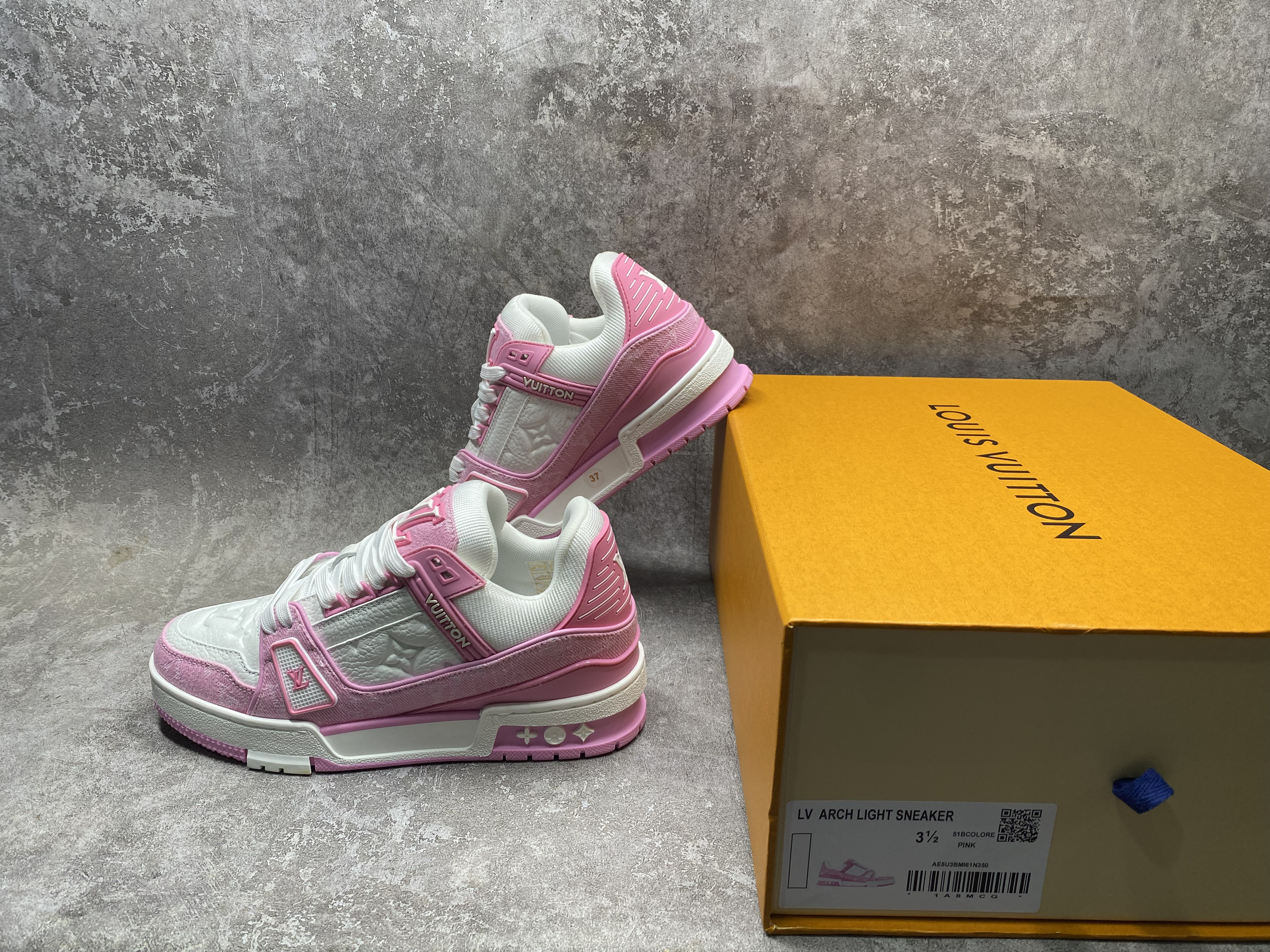 UA LV trainer Sneakers