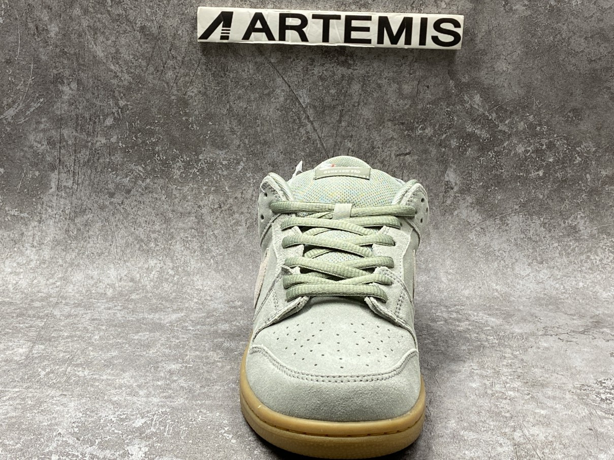 Nike SB Dunk Low Island Green Gum