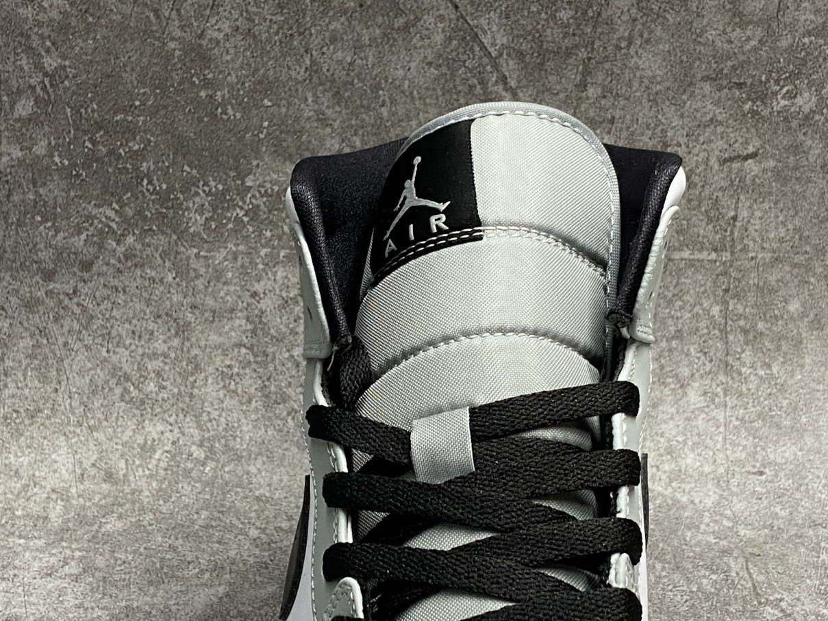 Air Jordan 1 Mid Light Smoke Grey