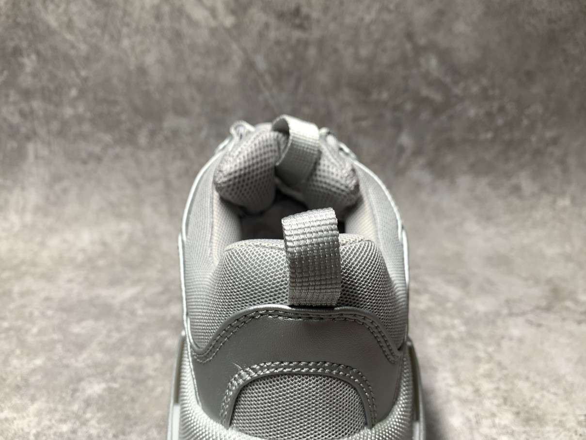 Balenciga Triple S Sneaker Silver Metallic