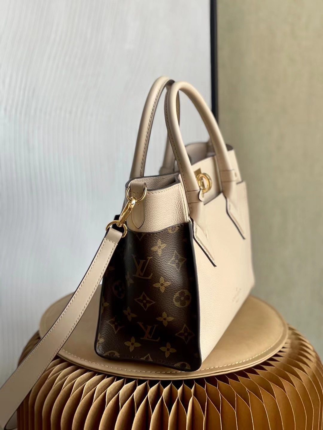 LV ON MY SIDE PM M57729
