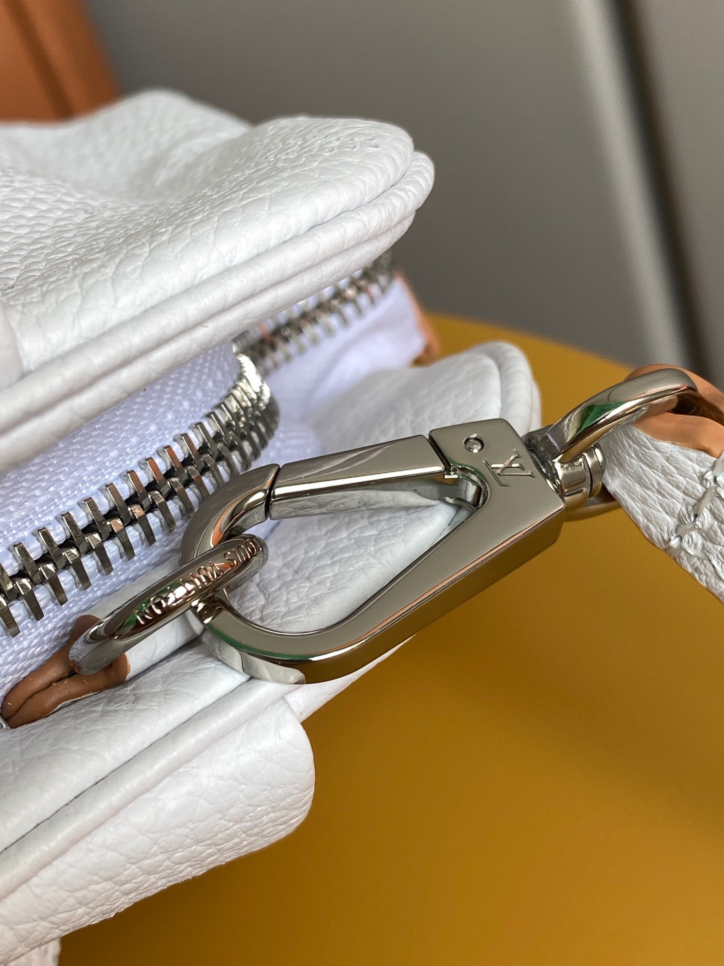 LV SCALA MINI POUCH M80410