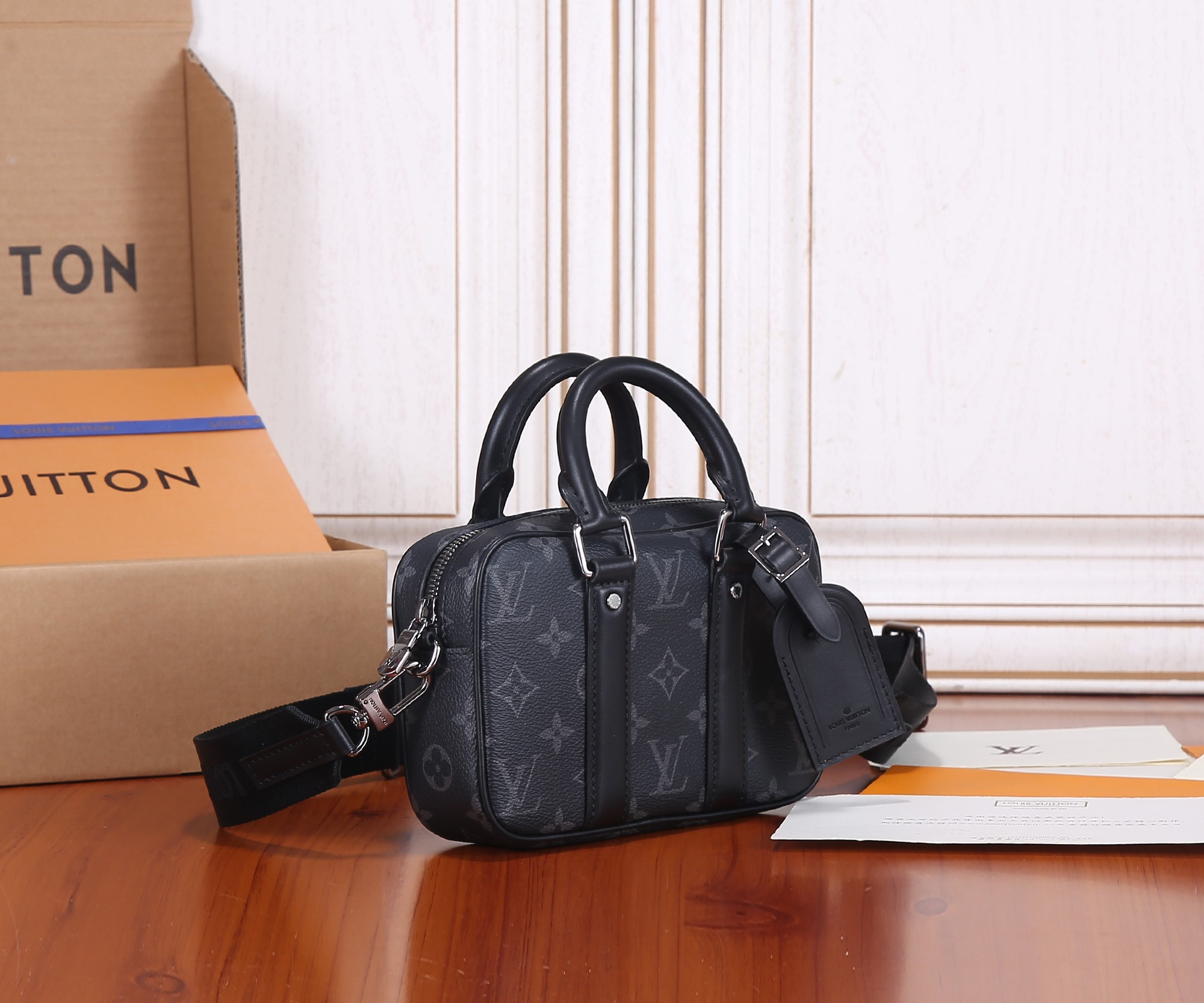 LV M82770 Nano Porte Documents Voyage 20 x 13 x 5.5 cm