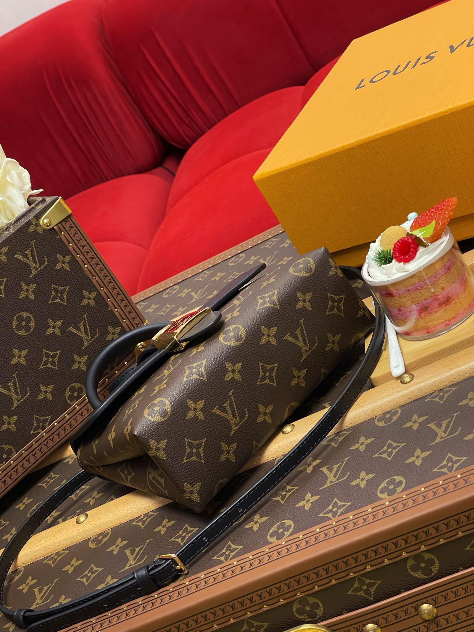 LV Locky BB M44141 7.9 x 6.3 x 3 inches