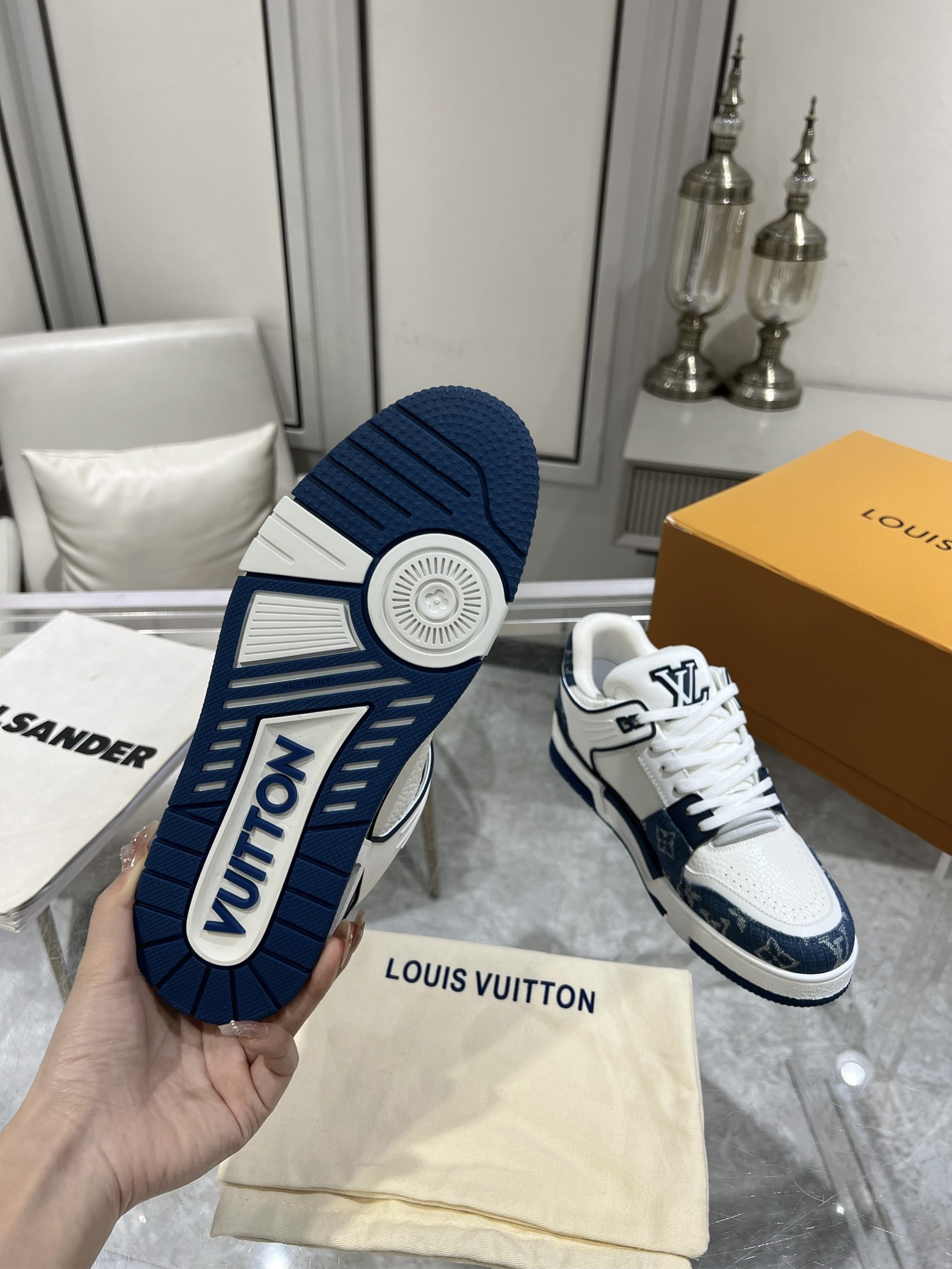 UA LV Trainer Sneaker