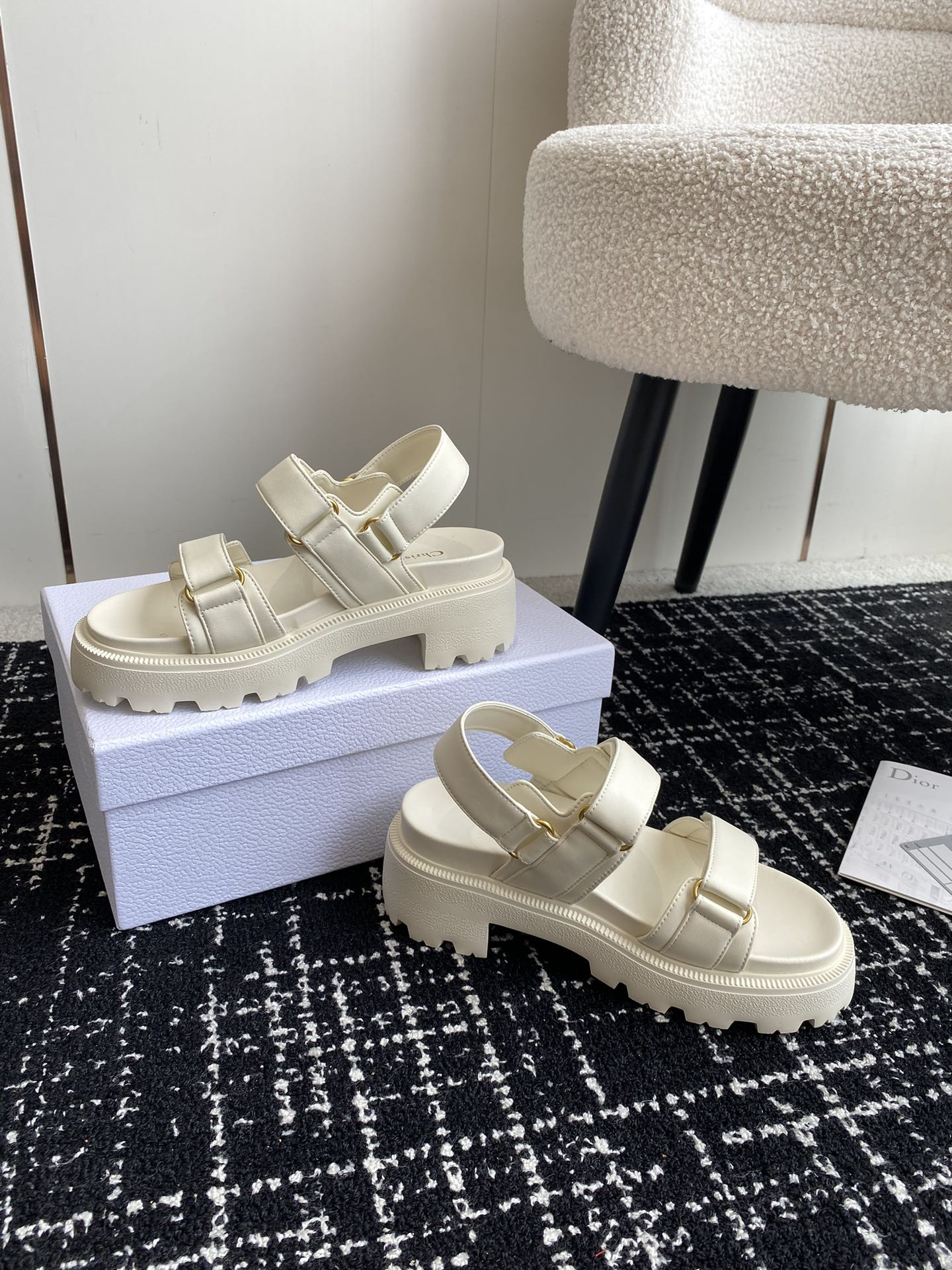 ua D*oract platform sandal white