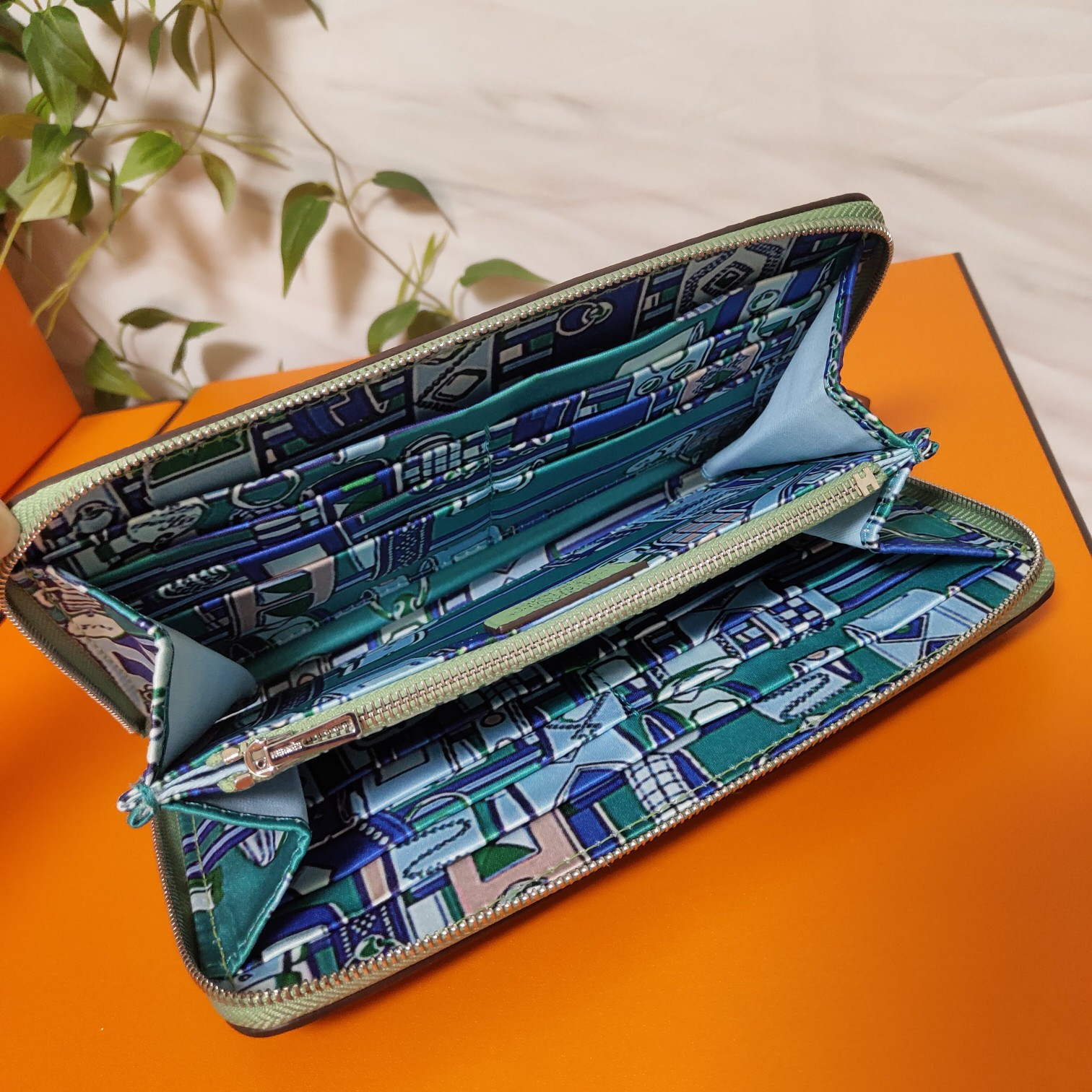 H**me5 long wallet 20x11cm