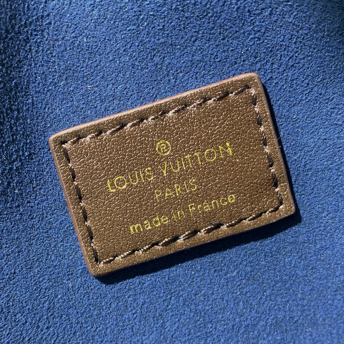 LV Coussin Hobo M12072 38x33x10CM